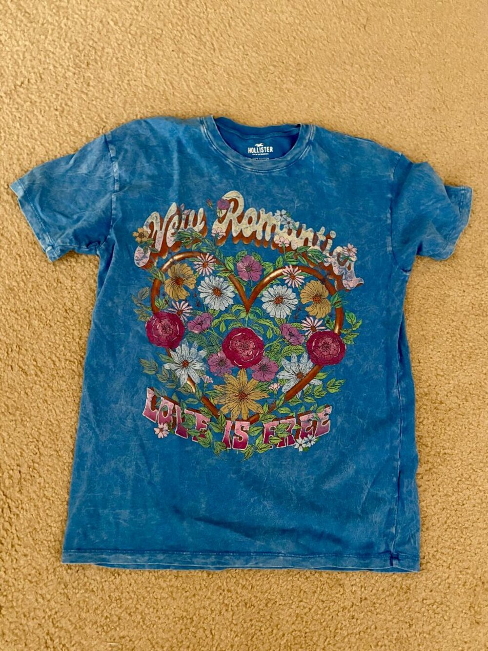 Hollister Women's Small Oversized Blue "New Romantics Love is Free" T-Shirt